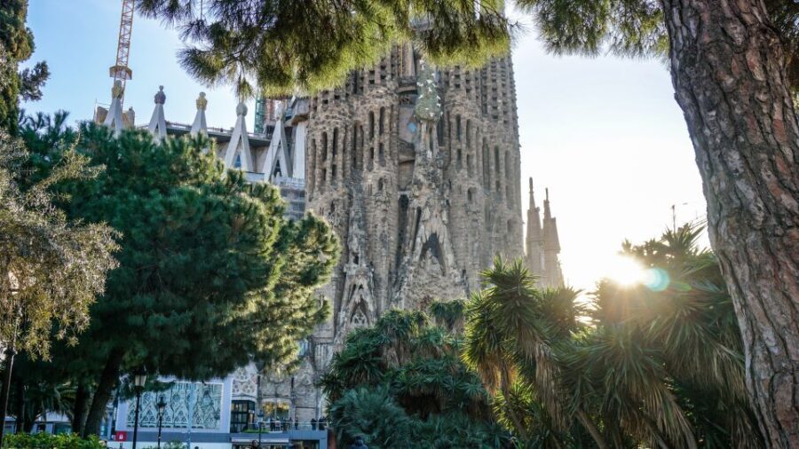 Barcelona: Gothic Quarter & La Sagrada Familia Private Tour - Who Should Consider This Tour?
