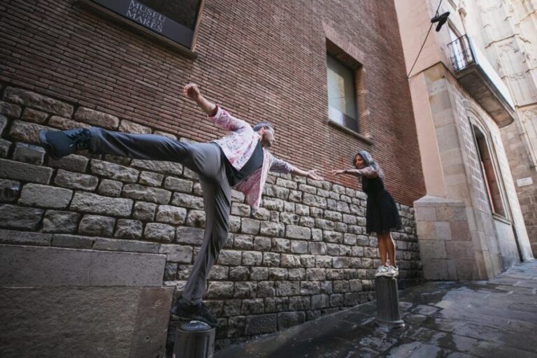 Barcelona: Gothic Quarter Private Photoshoot Experience - The Itinerary: A Walk Through the Gothic Quarter