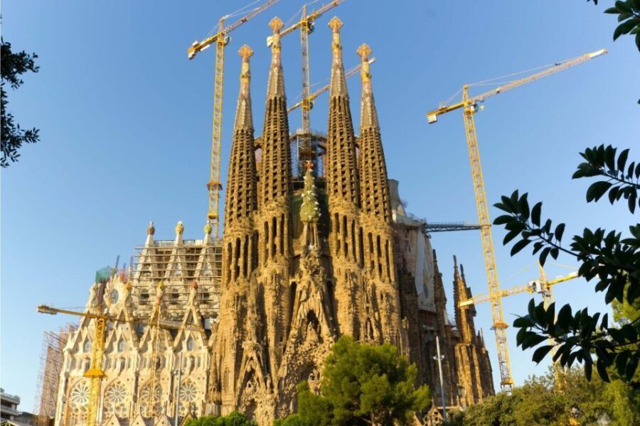 Barcelona: Guided Sagrada Familia Tour & Skip-The-Line Entry - The Itinerary: A Closer Look