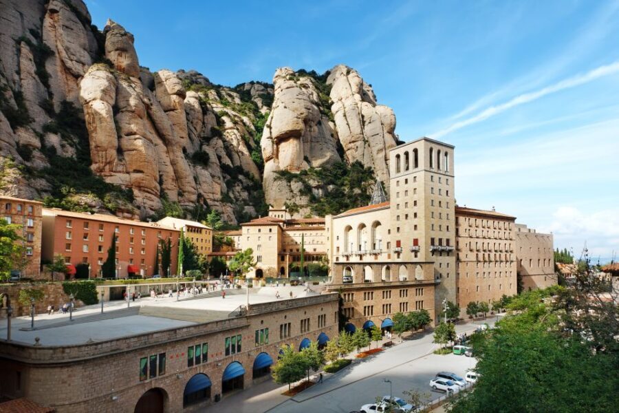 Barcelona Highlights City Tour and Montserrat Excursion - Practical Details and Tips