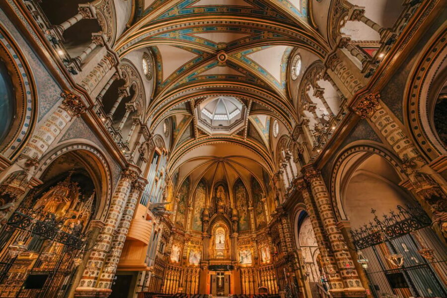 Barcelona: Montserrat Visit & Lunch at Farmhouse Small Group - What Makes This Tour Stand Out?