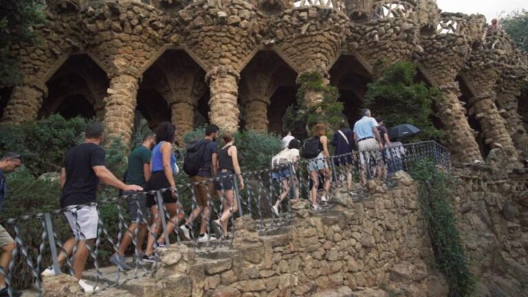 Barcelona: Park Guell Guided Tour with Skip The Line Entry - Authentic Insights from Travelers