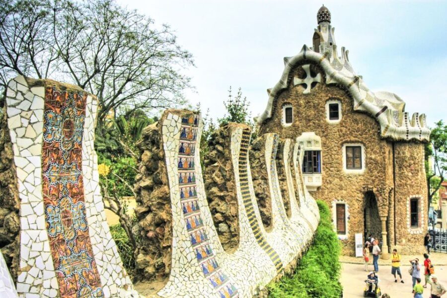 Barcelona & Park Güell: Private Half-Day Tour with Pickup - Transportation and Group Size