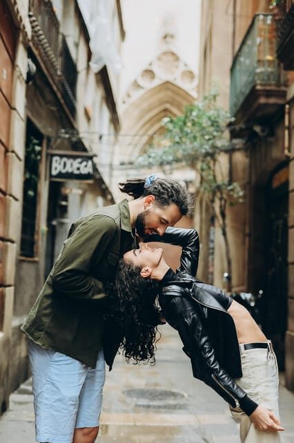 Barcelona: Photoshoot Tour Old Town, Gothic Quarter - What to Expect from the Photoshoot Experience