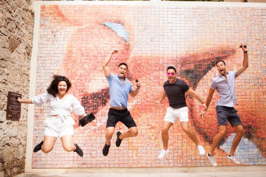 Barcelona: Photoshoot Tour Old Town - Why This Tour Works Well