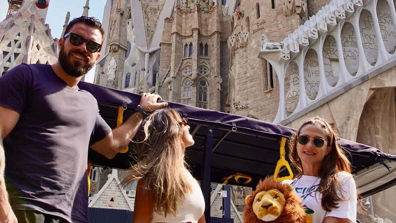 Barcelona: Private Hop-On Hop-Off Lion Tuk Tuk Tour - Breakdown of the Tour Experience