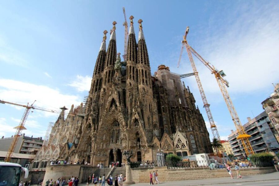 Barcelona: Private Sagrada Familia and Park Guell Tour - The Sites: What to Expect