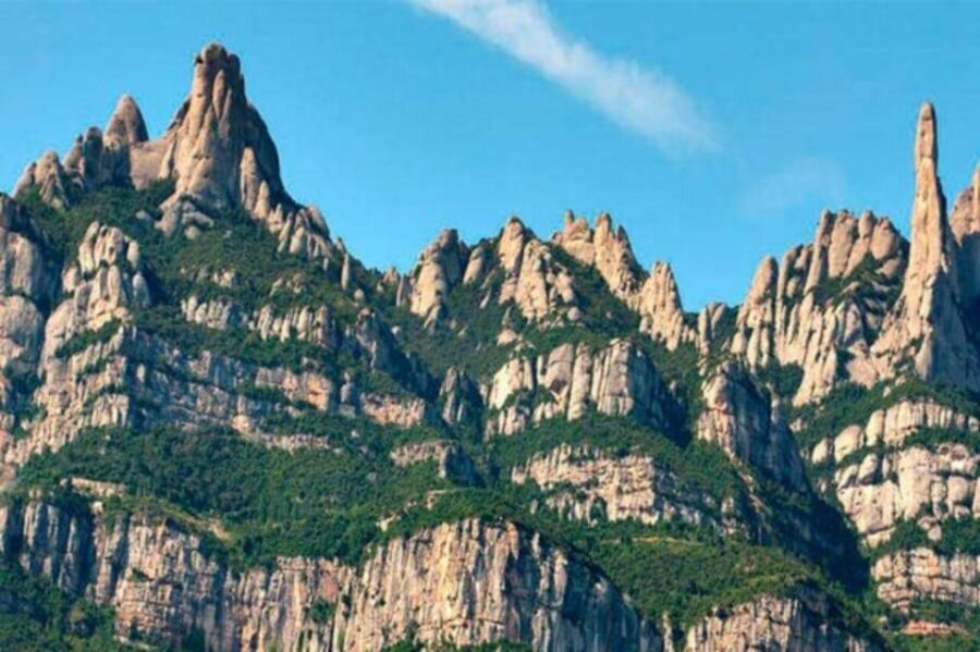 Barcelona: Private Tour Castles, Salt, Montserrat and Wines - FAQ