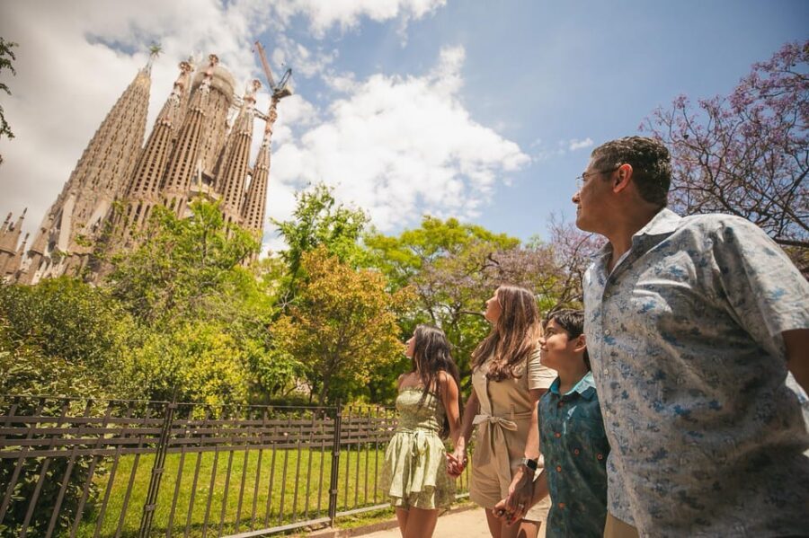 Barcelona: Professional Photoshoot Outside Sagrada Familia - Why This Tour Could Be Perfect for You