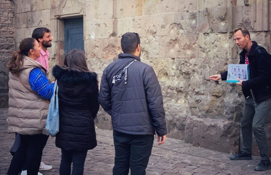 Barcelona: Ramblas, Old Town & Gaudí Houses Walking Tour - Discovering the Gothic Quarter