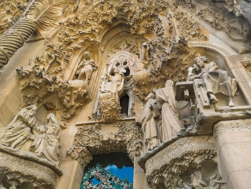 Barcelona: Sagrada Familia and Park Guell Full-Day Tour - Practical Details and What to Keep in Mind