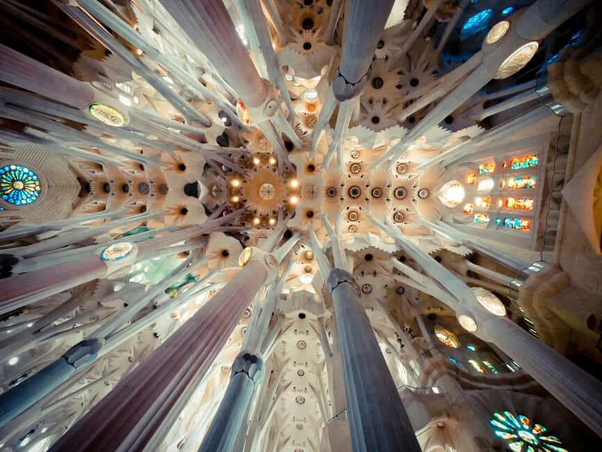 Barcelona: Sagrada Familia Guided Tour with Tickets - The Pros and Cons of This Guided Visit