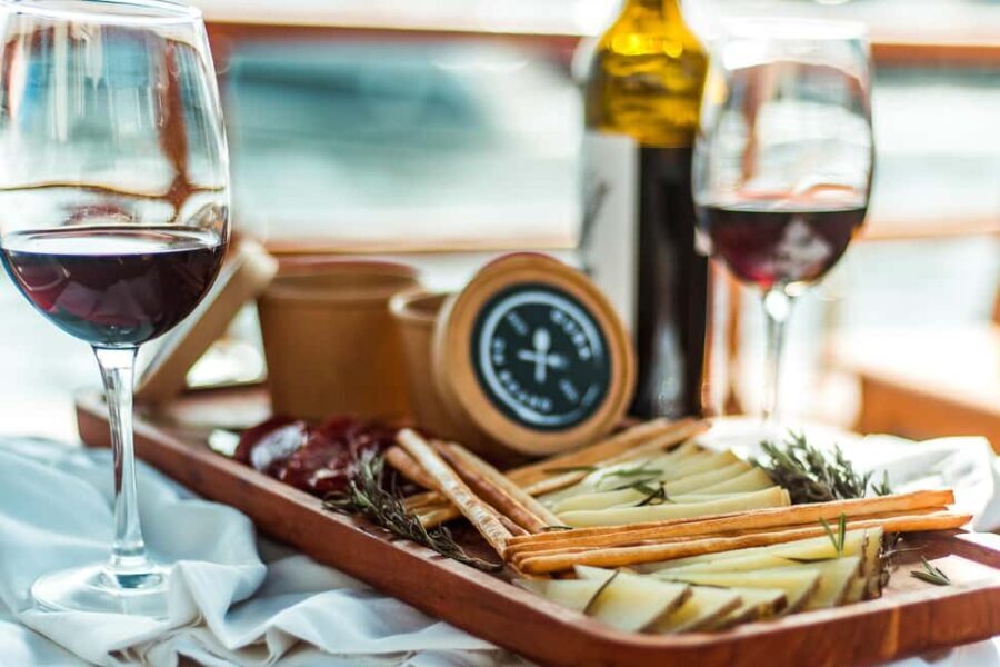 Barcelona: Sail trip with Wine&Cheese tasting and open bar - Who Will Love This Tour?