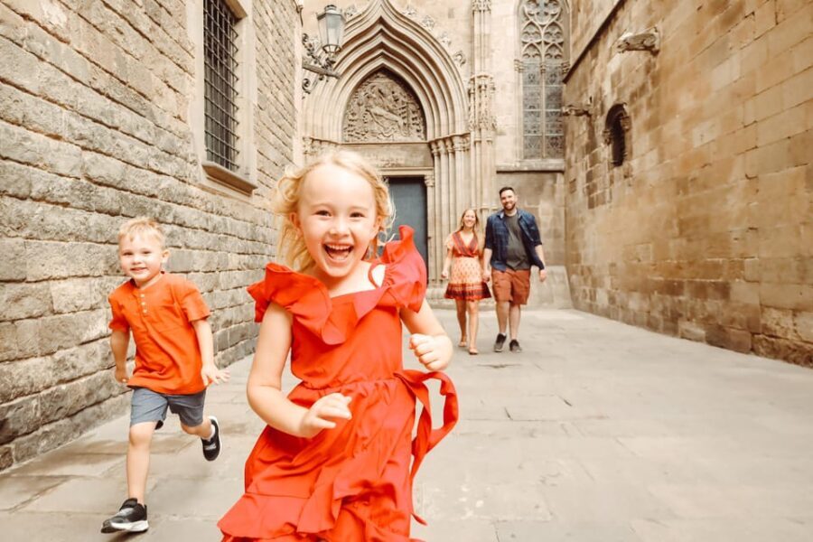 Barcelona: Sightseeing Professional Photoshoot Session - Who Will Love This Experience?