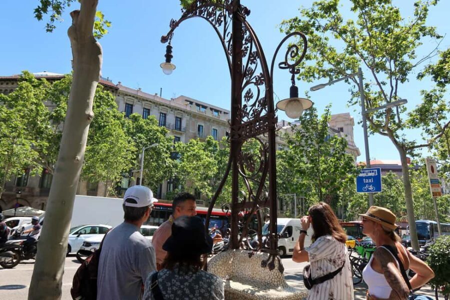 Barcelona Small Group Tapas Tour with 6 Tastings & 3 Drinks - Who is this tour best suited for?