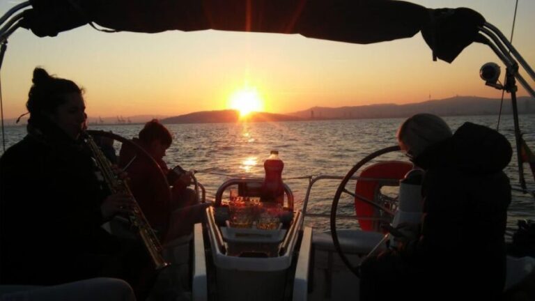 Barcelona: Sunset Live Sax and Sailing Experience with Tapas - Analyzing the Value