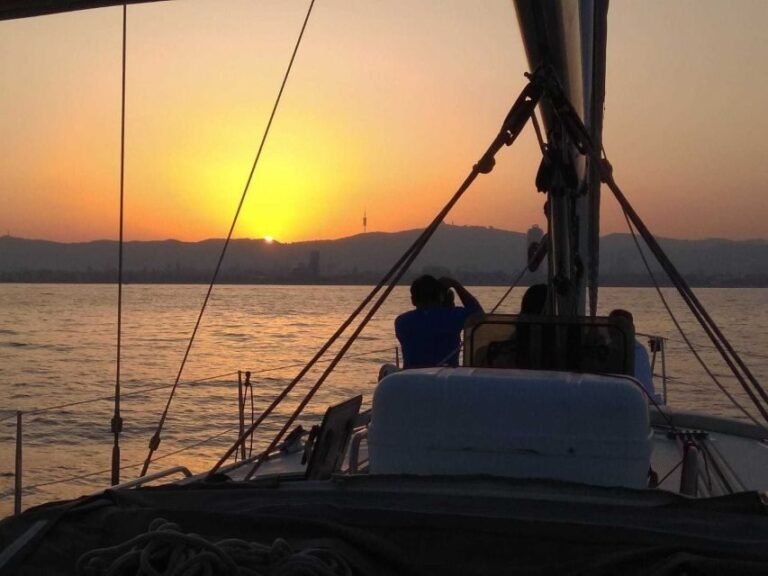 Barcelona: Sunset sail trip, GINTONIC workshop and open bar - Pricing and Value