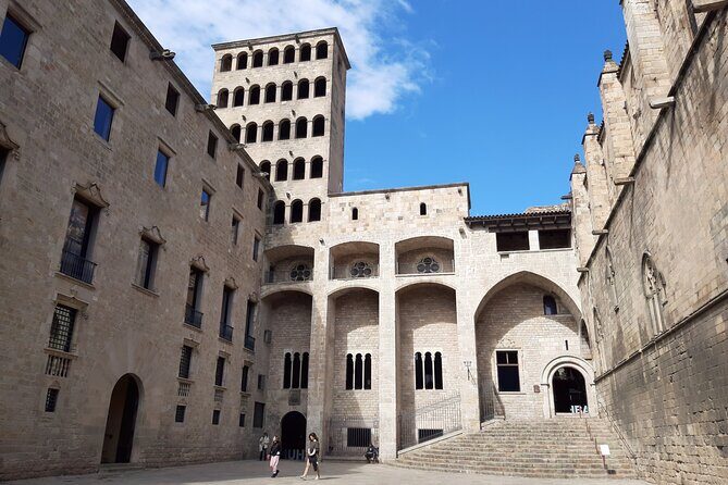 Barcelona walking tour Gothic Quarter and Ramblas+Boat trip - The Sum Up