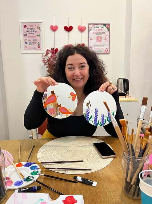 Barcelona: Women's Craft Night with Wine and Nibbles - A Deeper Look at the Experience