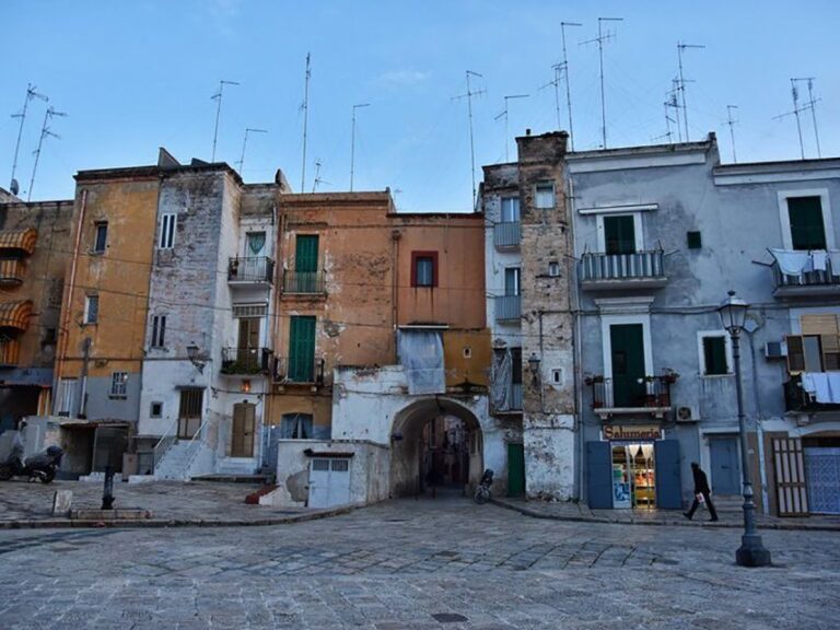 Bari: Norman-Swabian Castle Guided Tour - What to Expect During Your Tour
