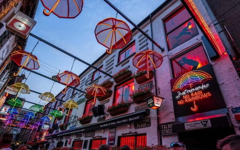 Belfast: City Walking Tour & Exploration Game - Itinerary Breakdown