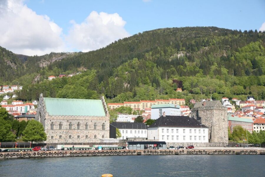 Bergen: Sightseeing Cruise of Bergen's Historic Landmarks - The Guide and Commentary