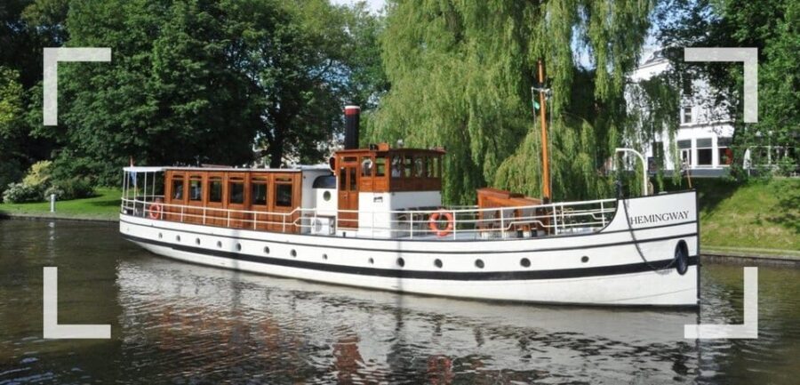Berlin: 1h Boutiquestyle-Cruise on the Historic HEMINGWAY - The Value of This Experience
