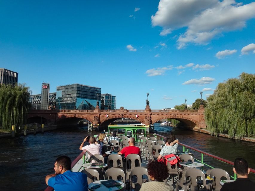 Berlin: 2.5-Hour East Side Boat Cruise with Commentary - An In-Depth Look at the Cruise Experience