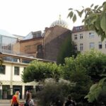Berlin: Backyards of Berlin 2-Hour Tour - The Experience of the Guides and Group Dynamics