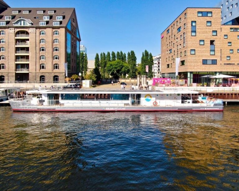 Berlin boat tour| Berlin highlight tour with solar boat on the Spree - The Vessel and Environment
