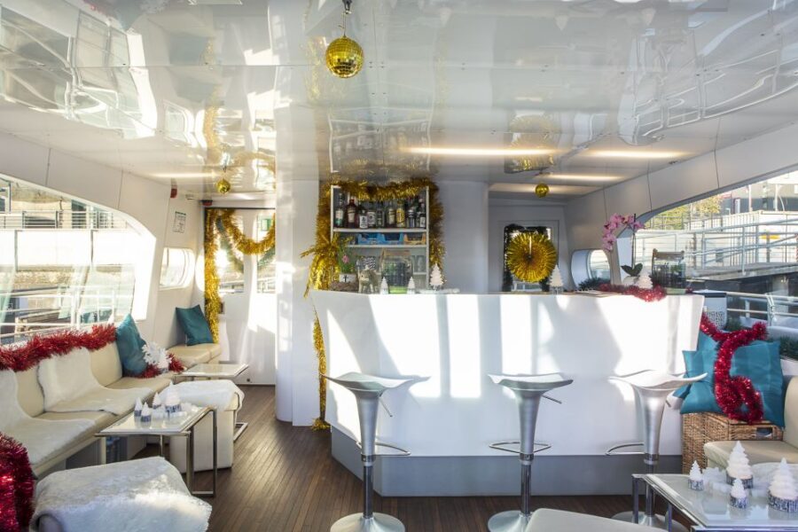 Berlin: Christmas Sightseeing Boat Tour - Who Will Appreciate This Tour?