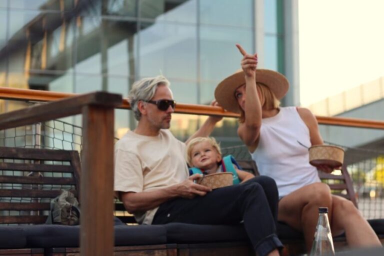 Berlin: Evening Sightseeing River Cruise on the Spree - The Experience and Atmosphere