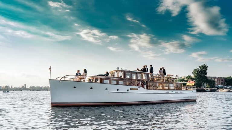 Berlin: Evening Yacht Cruise with Aperitif - An Overview of the Experience