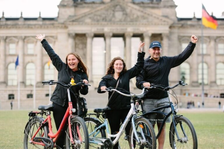 Berlin Highlights: 3-Hour Bike Tour - The Guide and Atmosphere