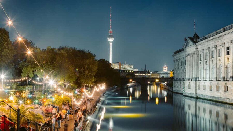 Berlin: Lights Festival Open-Top Night Tour with Live Guide - The Guide and Commentary: Knowledge That Enriches the View