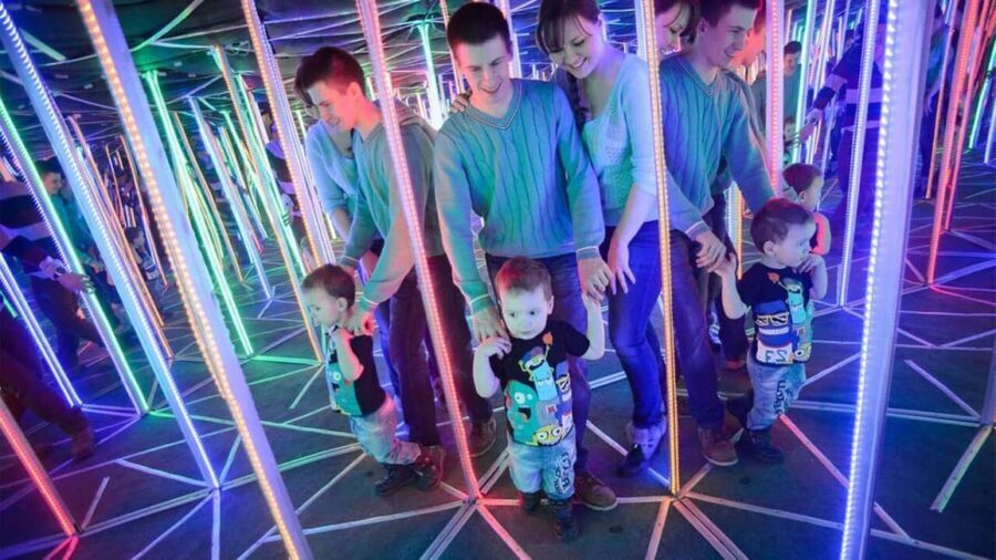 Berlin: Mirror Maze - Inside the Experience (When It Was Operational)