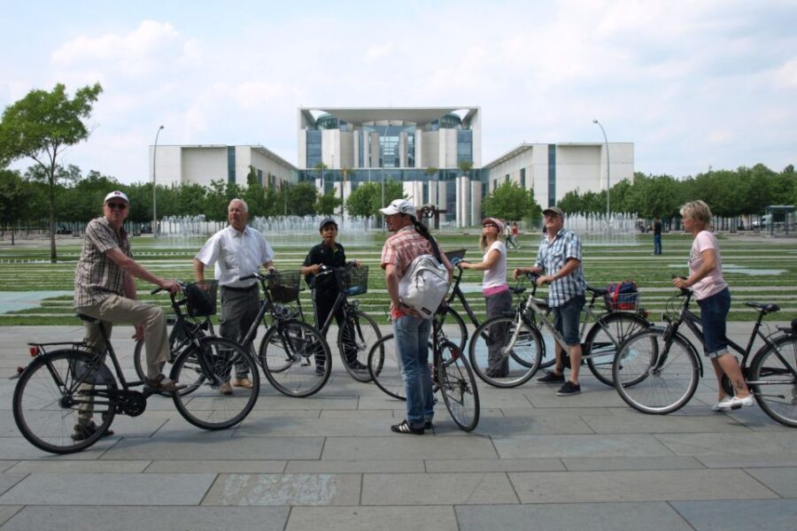 Berlin: Small Group Bike Tour Through City Center - Exploring the Government Quarter and the Reichstag