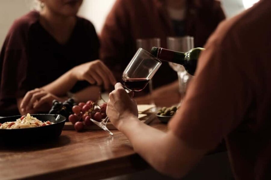 Berlin Wall Wine Tasting: Cold War History and Wine & Cheese - Detailed Breakdown of the Itinerary