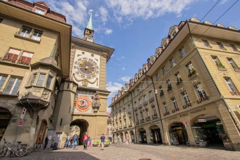 Bern: Private Express Walk with a Local in 60 minutes - Exploring Bern in 60 Minutes: What to Expect