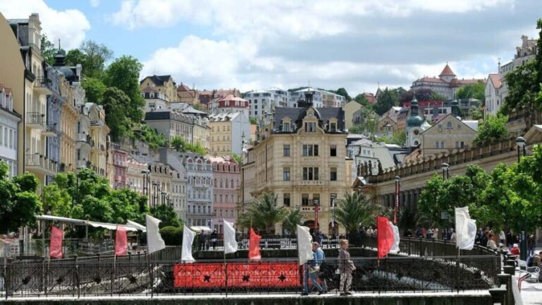 Best of Karlovy Vary Walking Tour with a Professional Guide - The Town’s Historical Context and Architectural Highlights