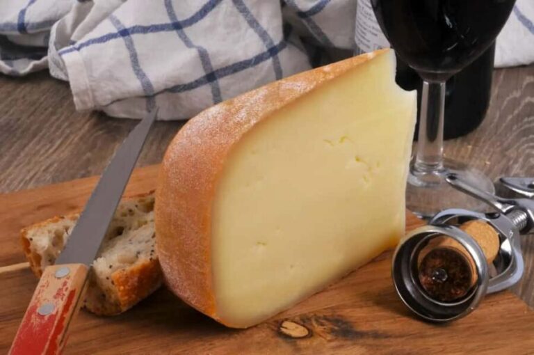 Biarritz: Culture and Food Walking Guided Tour - The Itinerary in Detail