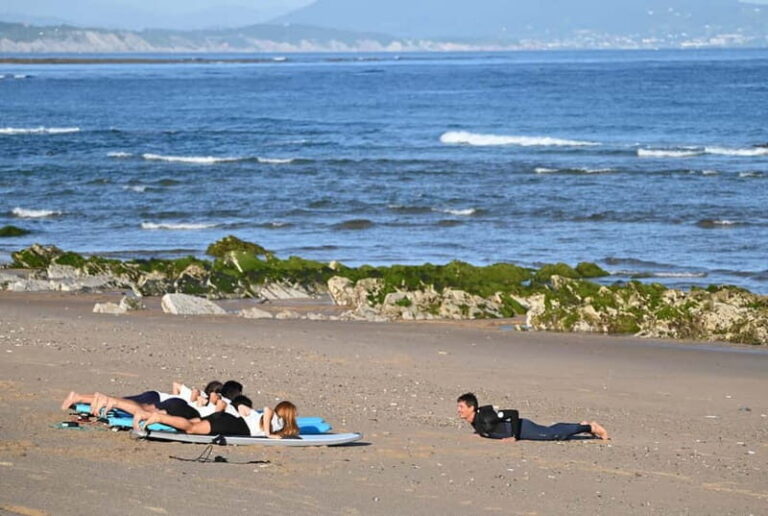 Bidart: Enjoy surfing with experienced and friendly teachers - What to Expect from Your Surf Lesson