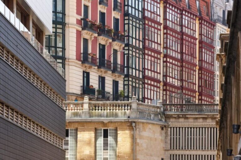 Bilbao: Express Walk with a Local in 60 minutes - The Landmarks and Key Stops