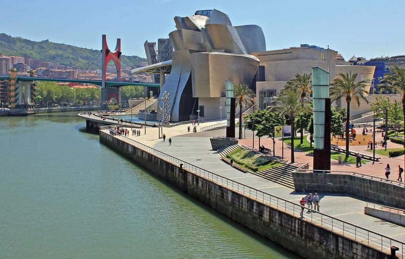 Bilbao: Guggenheim VIP Experience. Small Group. Expert Guide - Practical Tips for Your Visit