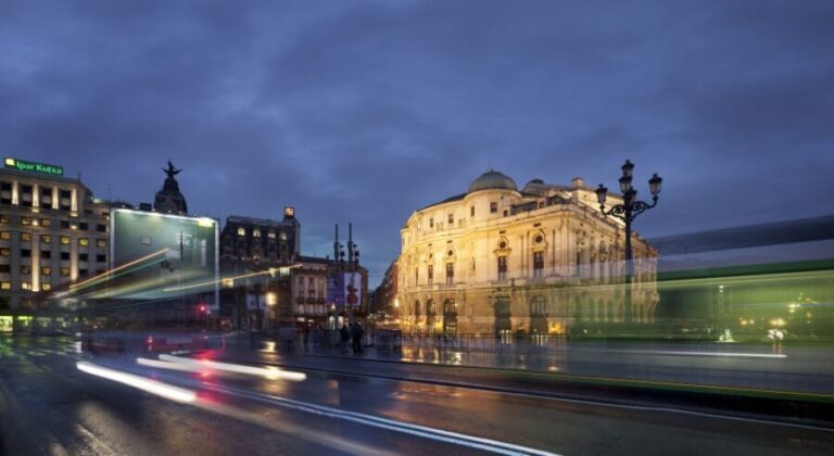Bilbao: Private Night Walking Tour - Discovering Bilbao by Night: What to Expect