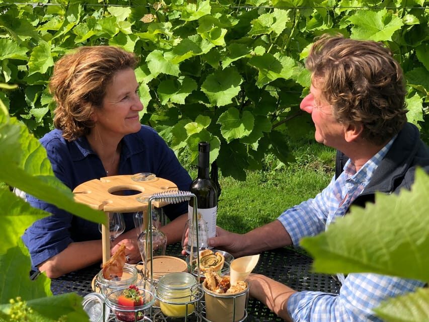 Bioul (near Dinant) : Château de Bioul Tour and Wine Tasting - The Guided Tour: From Grape to Glass