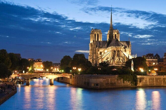 "Bistrot" cruise 2h on the Seine - The Experience: What to Expect on the "Bistrot" Seine Cruise