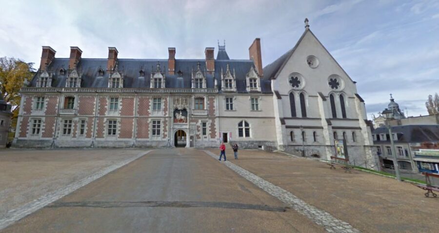Blois: Private Tour of Blois Castle with Entry Tickets - Practicalities and Considerations