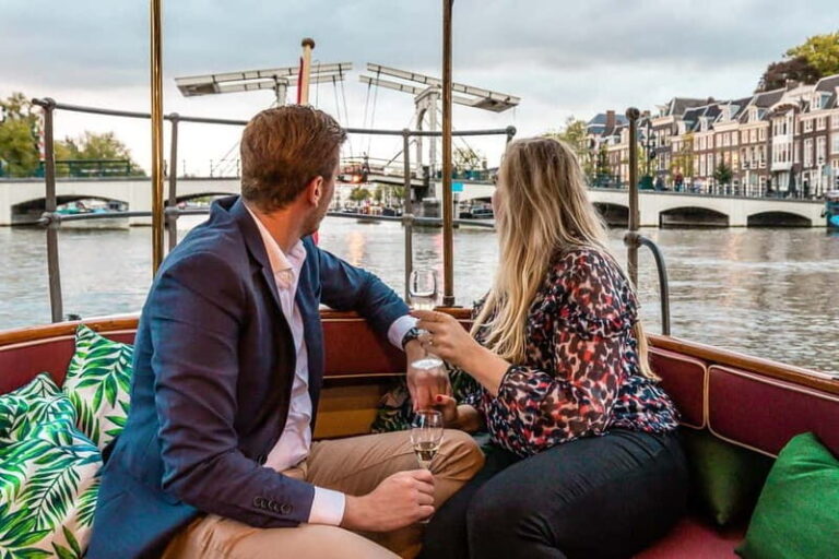 Boat trip through the canals of Amsterdam with Spanish guide - What to Expect from the Itinerary