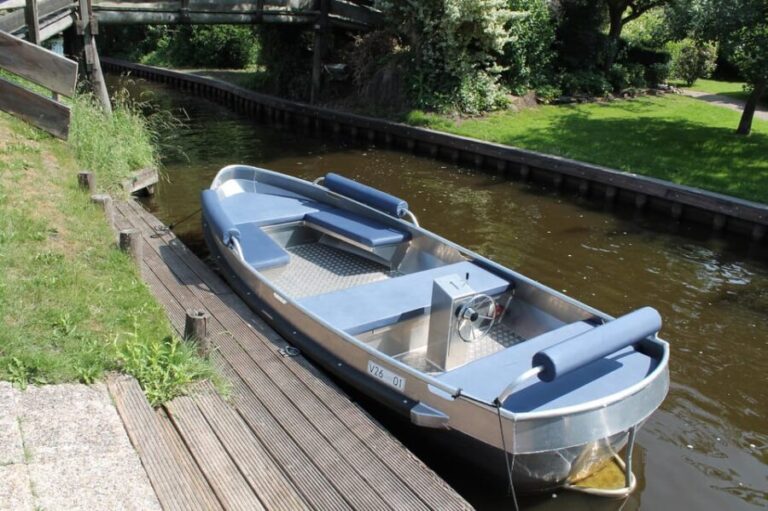 Boatrental 2 Hours 8 Person with Steeringwheel and cushions - Practical considerations and tips